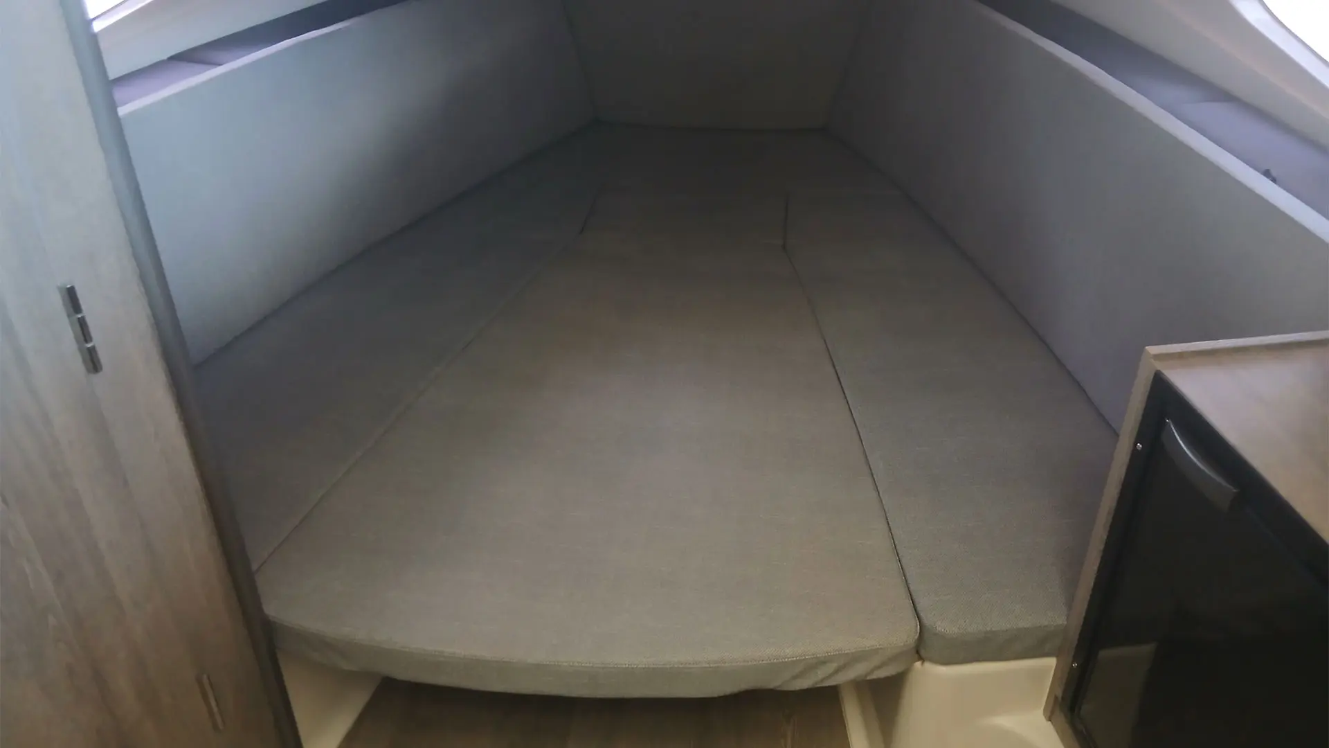 Barco nuevo entrega inmediata Quicksilver Activ 785 Sundeck - Interior camarote