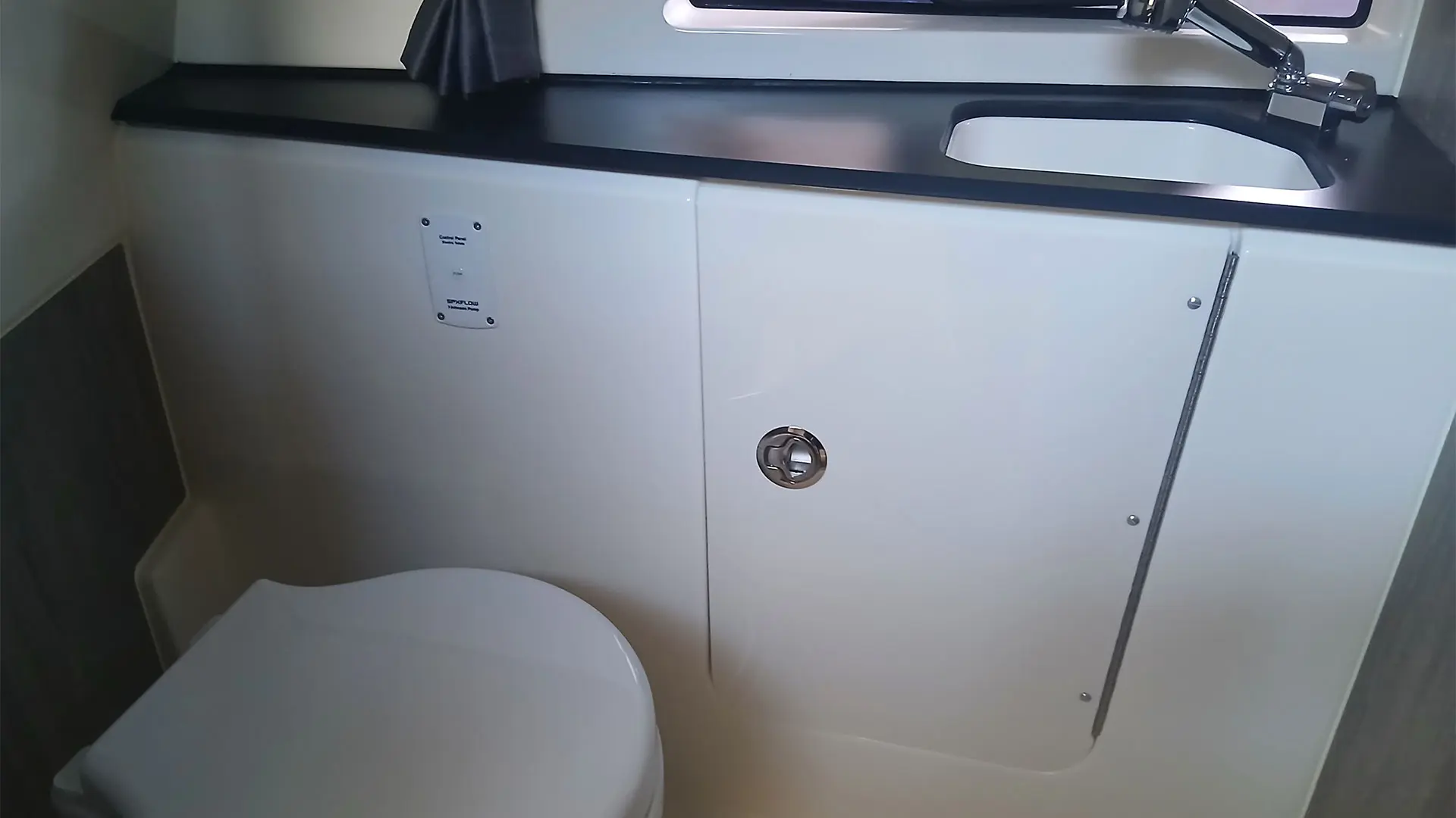 Barco nuevo entrega inmediata Quicksilver Activ 785 Sundeck - Lavabo