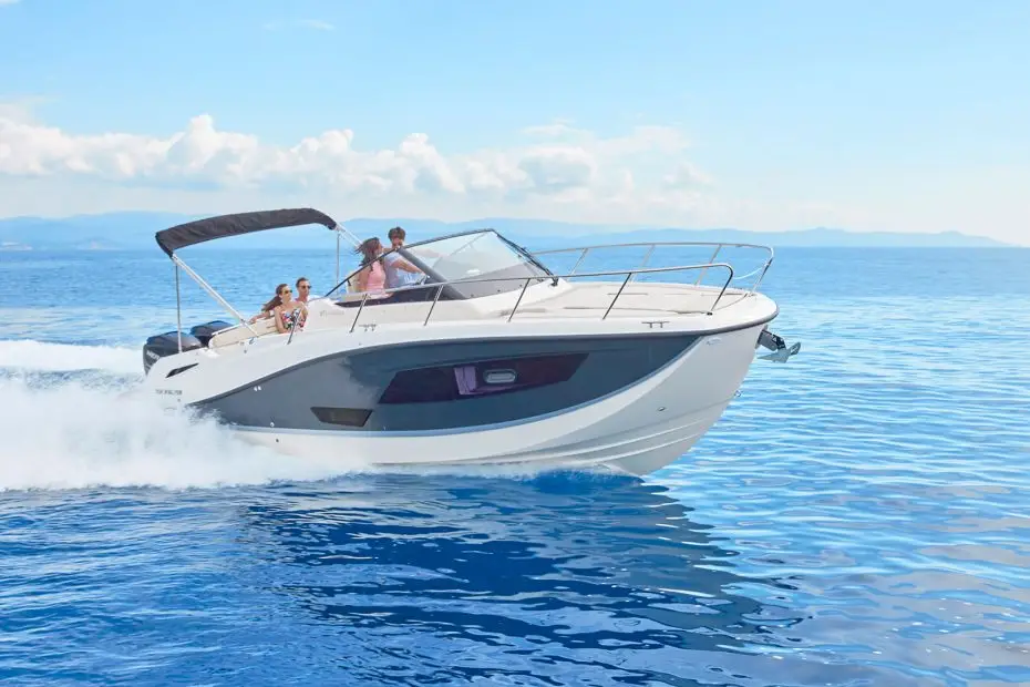 Quicksilver Activ 875 Sundeck - Navegando