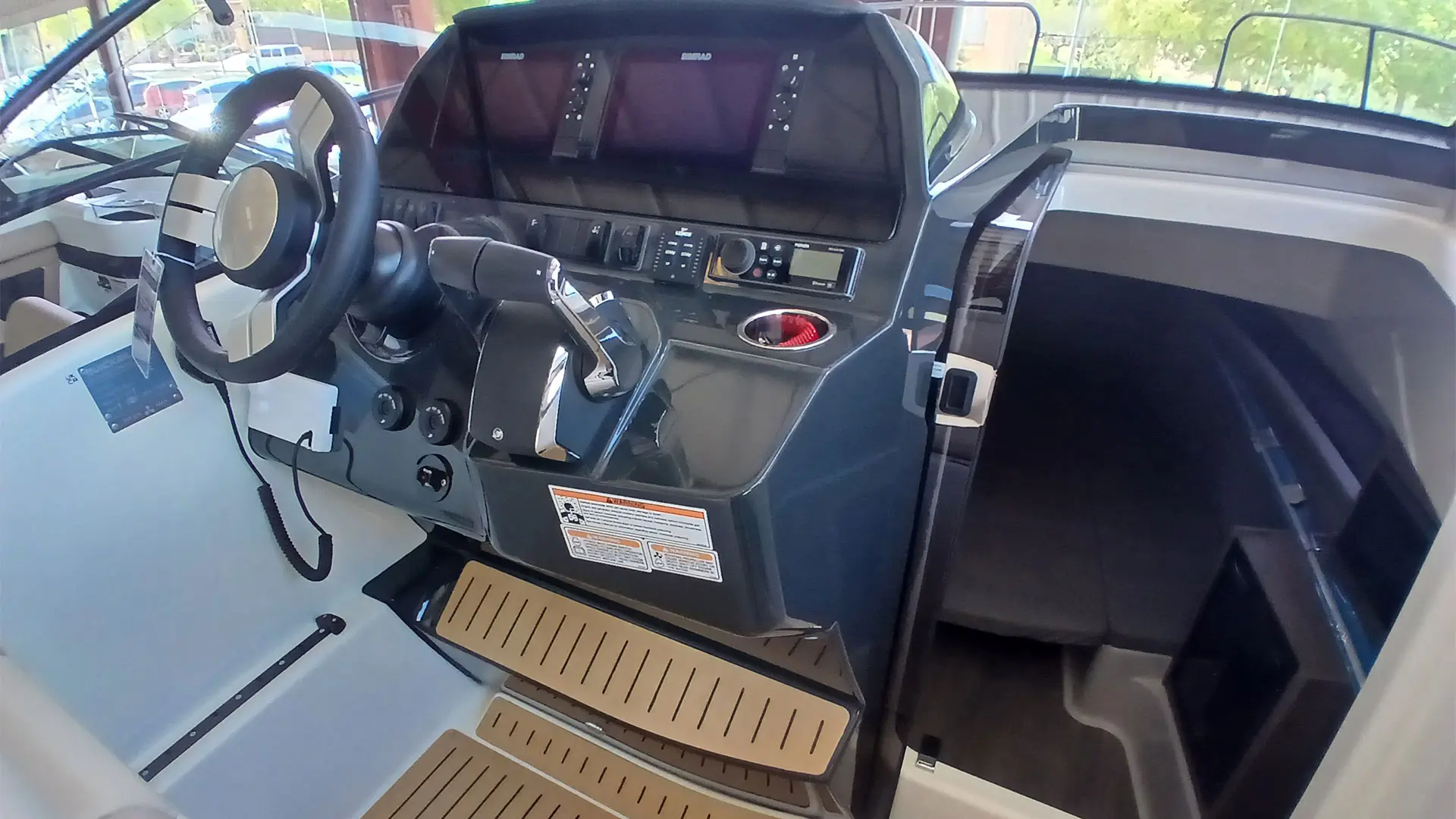 Barco nuevo entrega inmediata Quicksilver Activ 785 Sundeck - Panel cabina