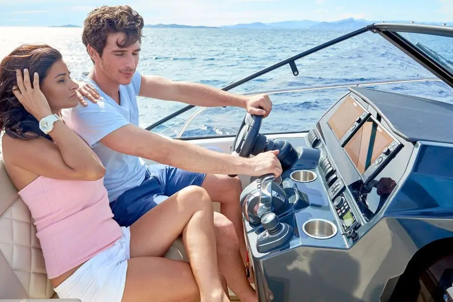 Quicksilver Activ 875 Sundeck - Piloto
