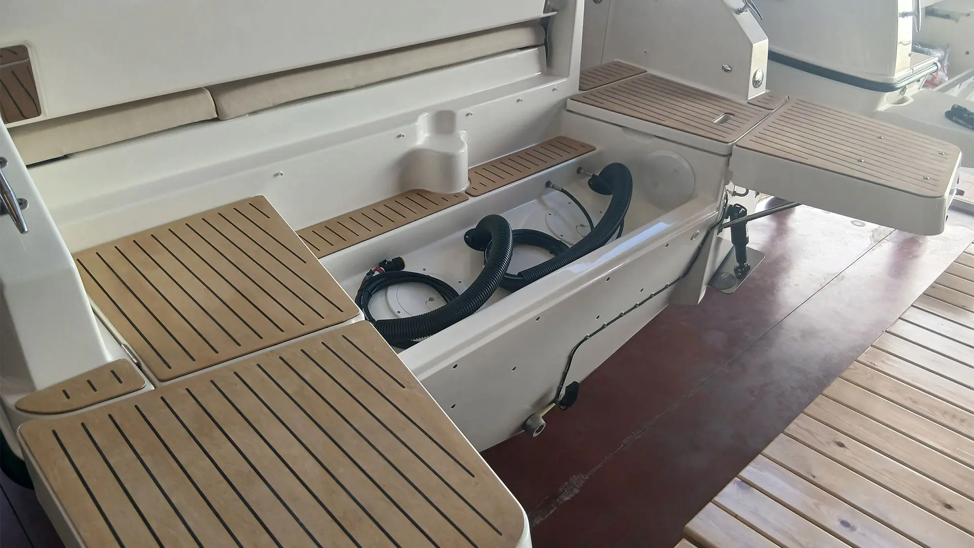Barco nuevo entrega inmediata Quicksilver Activ 785 Sundeck - Plataformas de baño