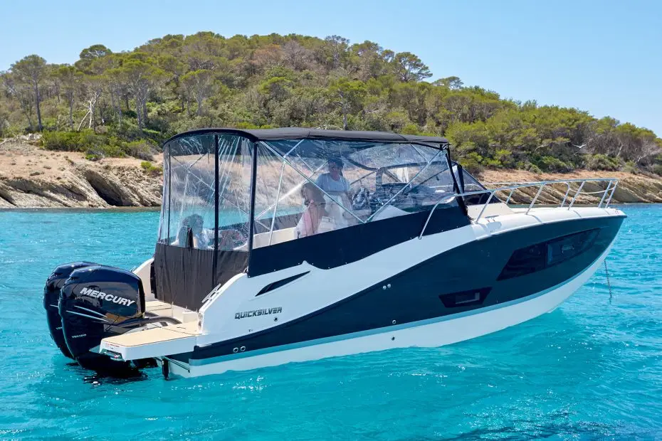 Quicksilver Activ 875 Sundeck - Toldo bimini