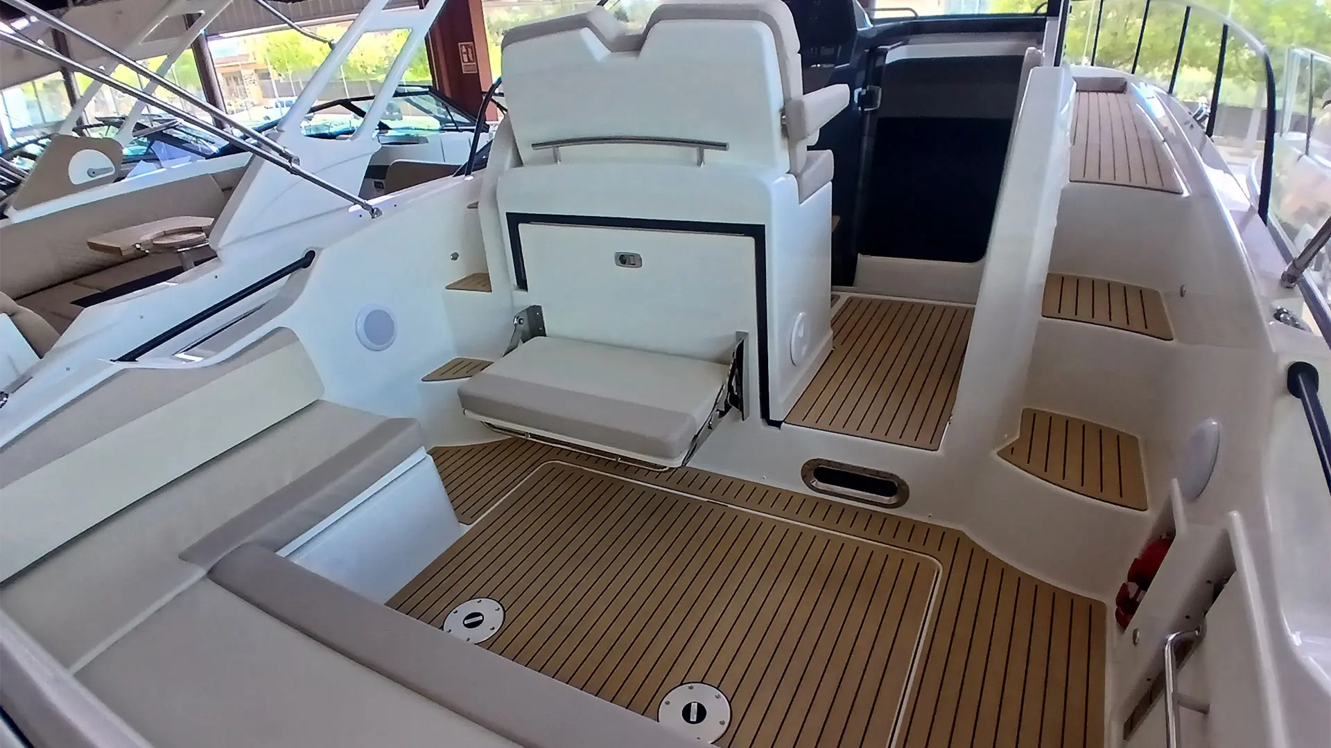 Barco nuevo entrega inmediata Quicksilver Activ 785 Sundeck - Vista bañera