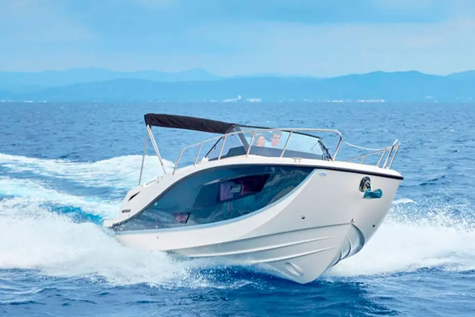 Quicksilver Activ 875 Sundeck - Vista proa