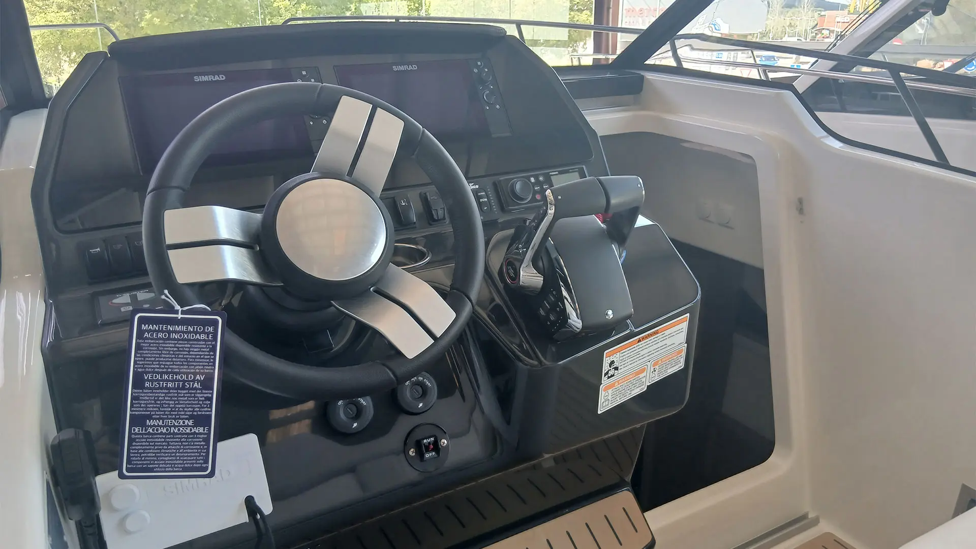 Barco nuevo entrega inmediata Quicksilver Activ 785 Sundeck - Zona consola