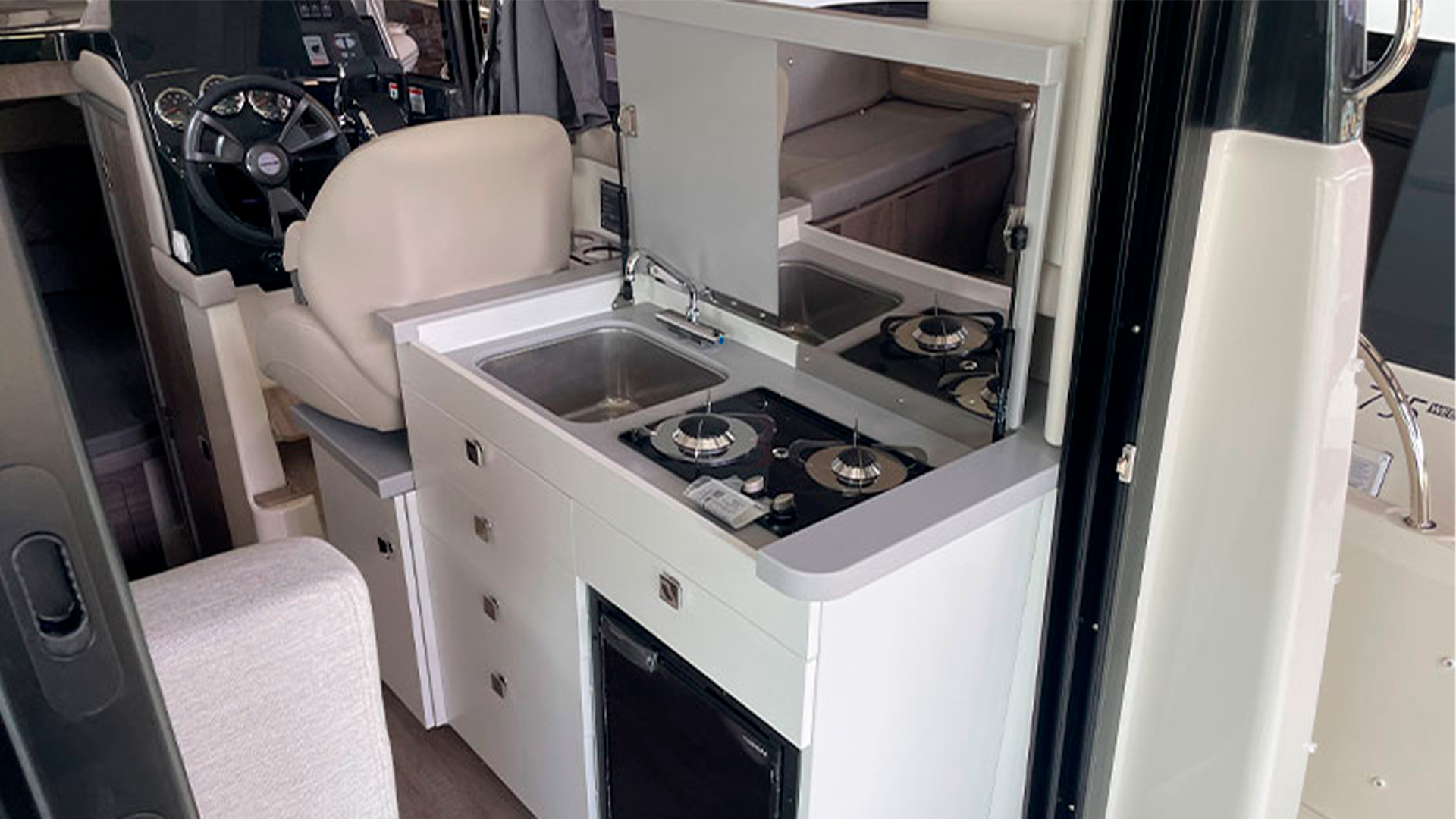Quicksilver Activ 905 Weekend - Cabina interior entrega inmediata