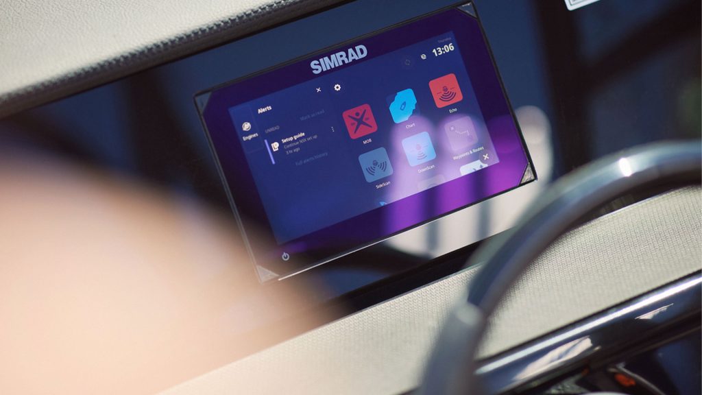 Sea Ray SPX 210 - Simrad