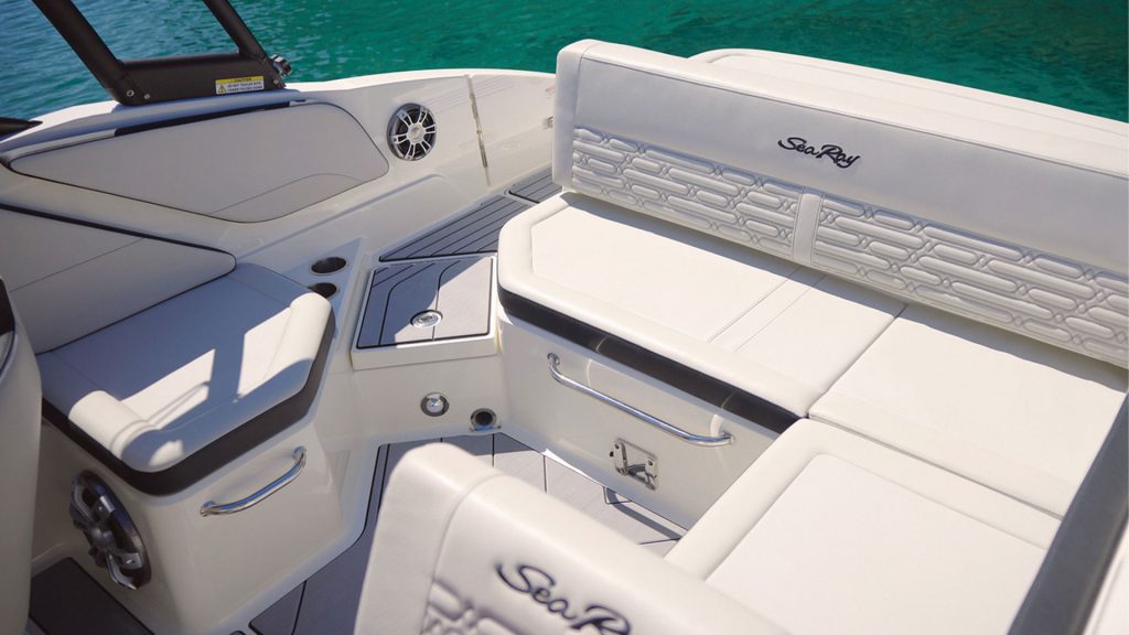 Sea Ray SPX 210 - Zona asientos popa