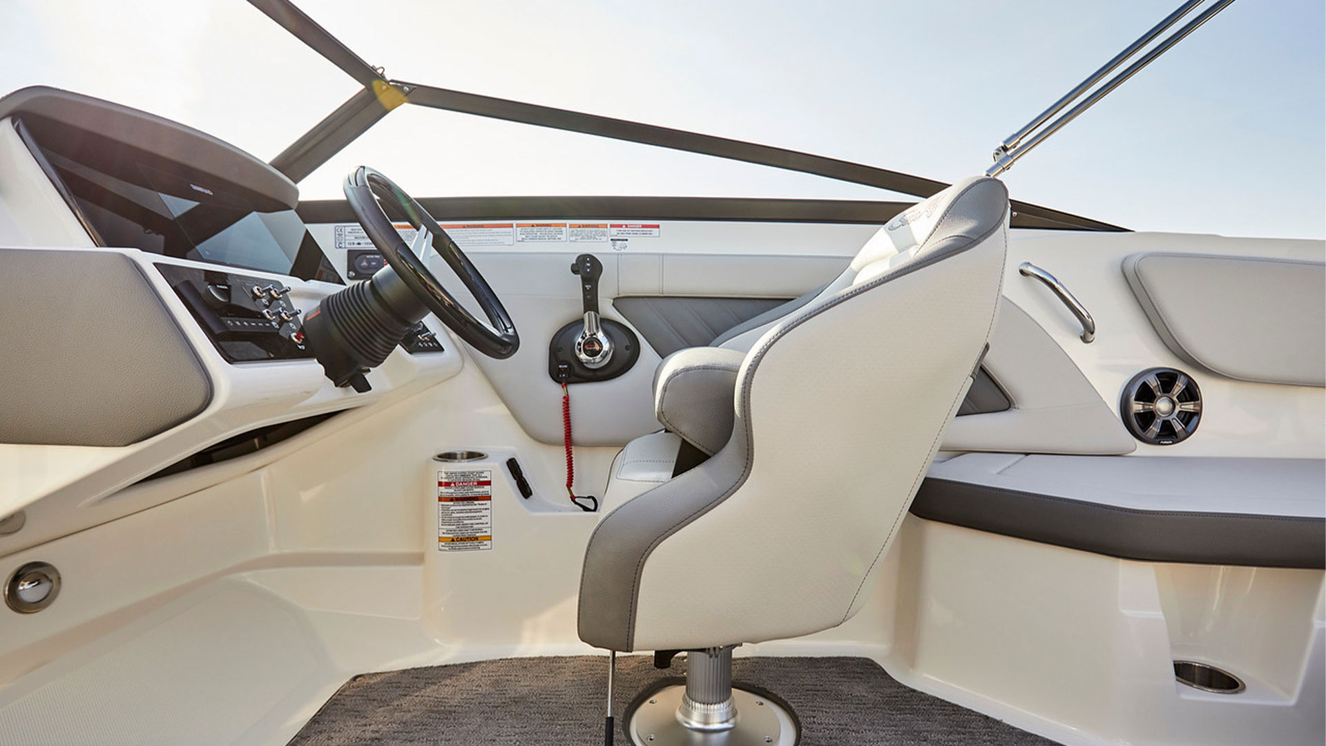 Sea Ray SPX 230 - Zona piloto entrega inmediata
