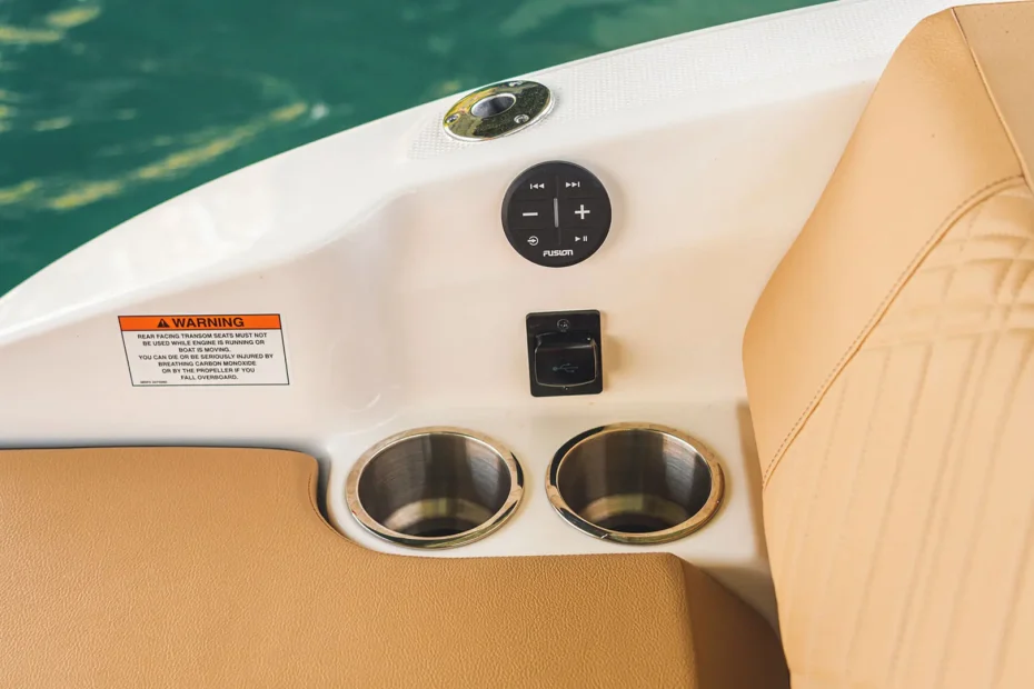 Sea Ray SDX 230 - Detalle popa