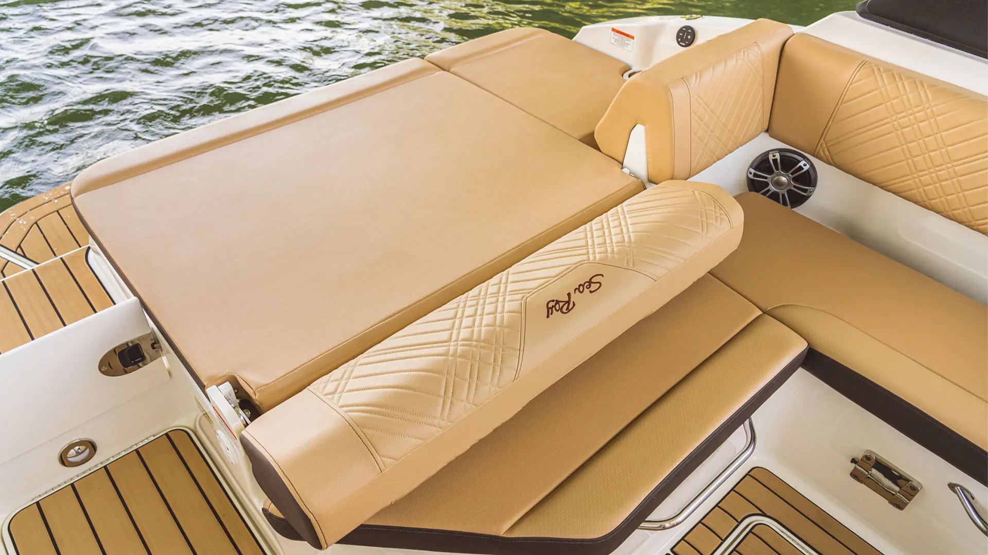 Sea Ray SDX 230 - Detalle solárium