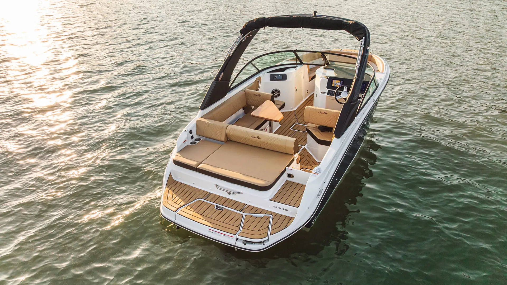 Sea Ray SDX 230 - Vista fondeando