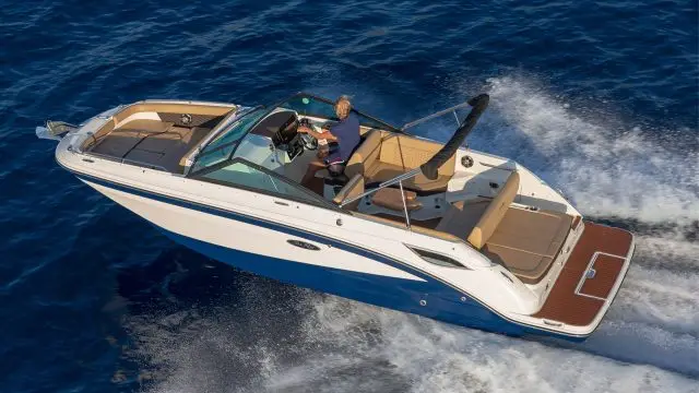 Sea Ray SDX 250 - Navegando a estribor entrega inmediata