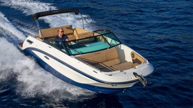 Sea Ray SDX 250 - Primer plano