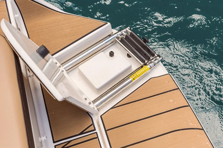 Sea Ray SDX 250 Surf - Escalera de baño