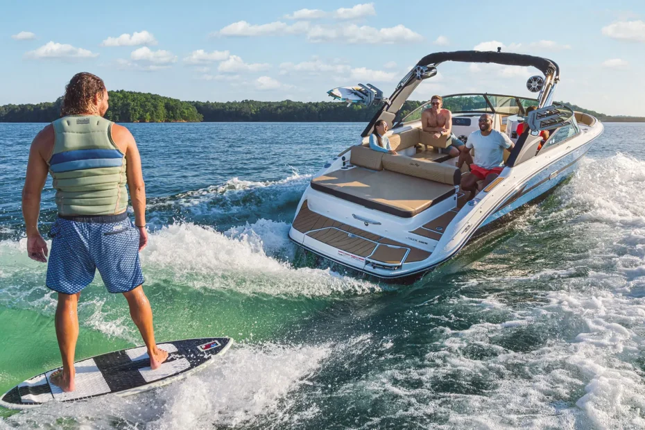 Sea Ray SDX 250 Surf - Primer plano