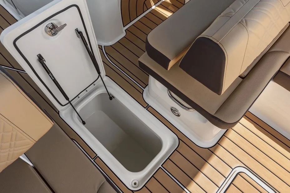 Sea Ray SDX 270 - Cofre bañera