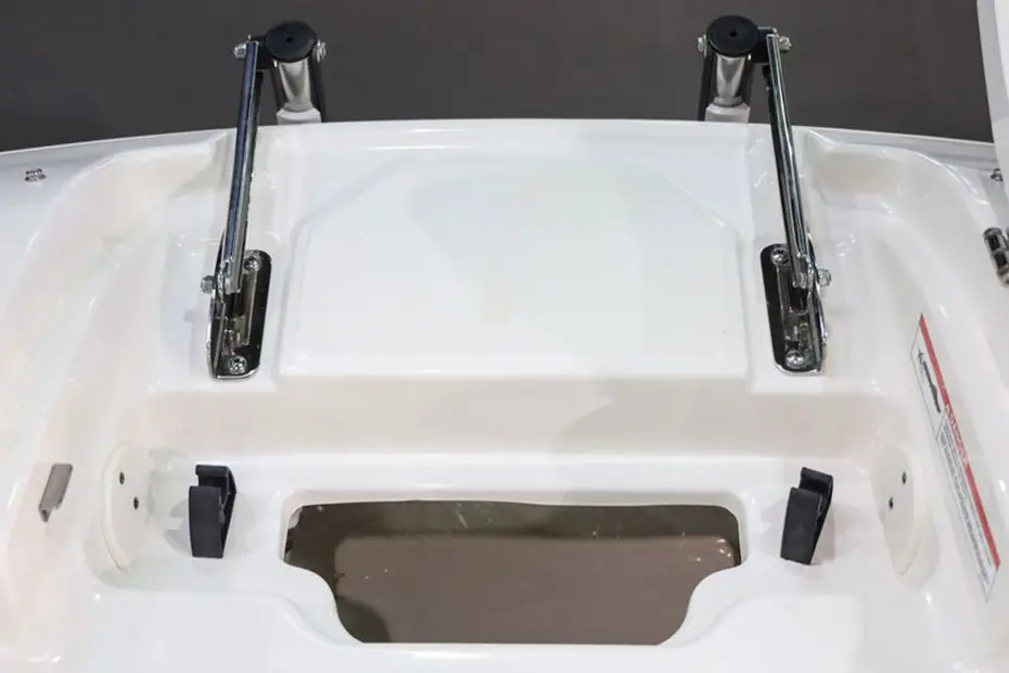 Sea Ray SLx 250 - Escalera de baño