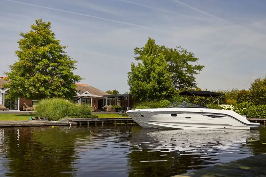 Sea Ray SLx 250 - Fondeando