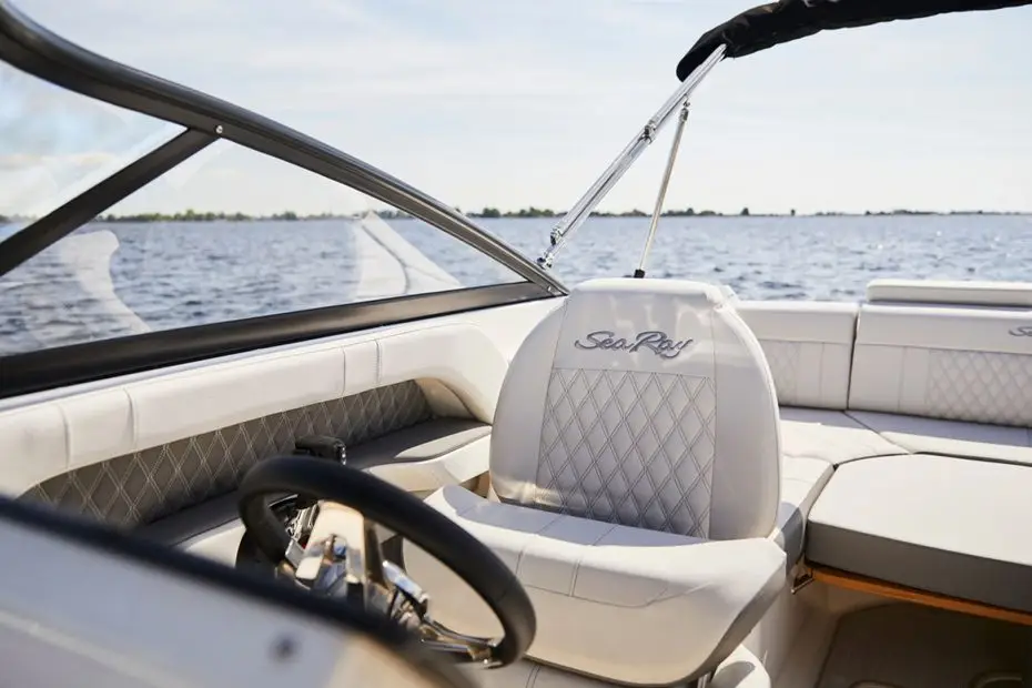 Sea Ray SLx 250 - Solárium popa