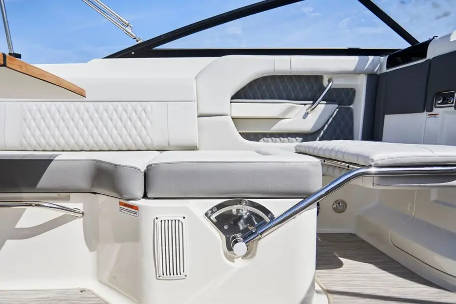 Sea Ray SLx 250 - Zona copiloto
