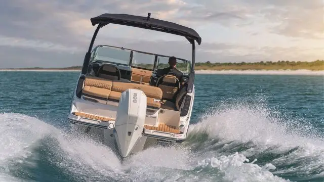 Sea Ray SLX 260 Fueraborda - Primer plano