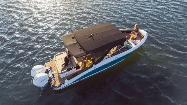 Sea Ray SLX 280 Fueraborda - Fondeando
