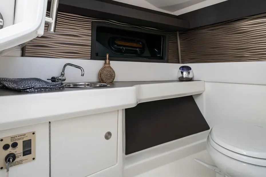Sea Ray SLX 310 - Lavabo