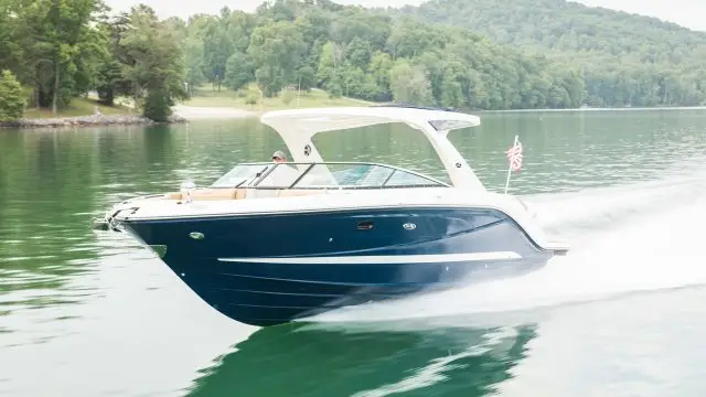 Sea Ray SLX 310 Fueraborda - Navegando