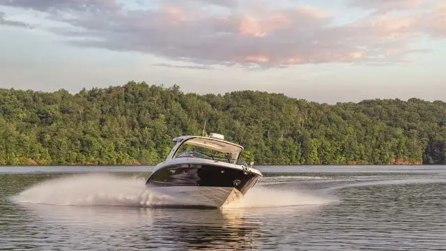 Sea Ray SLX 350 Fueraborda - Imagen principal