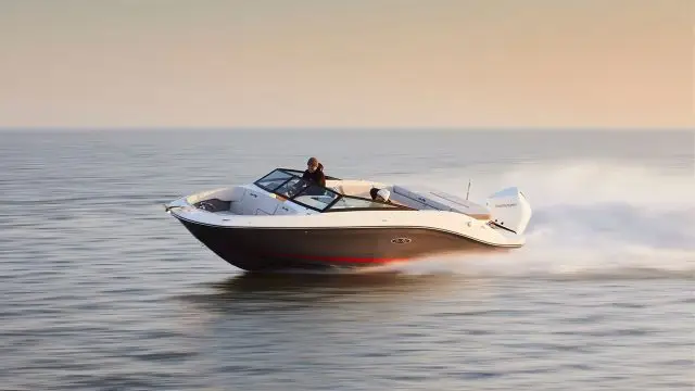 Sea Ray SPX 230 OB - Navegando