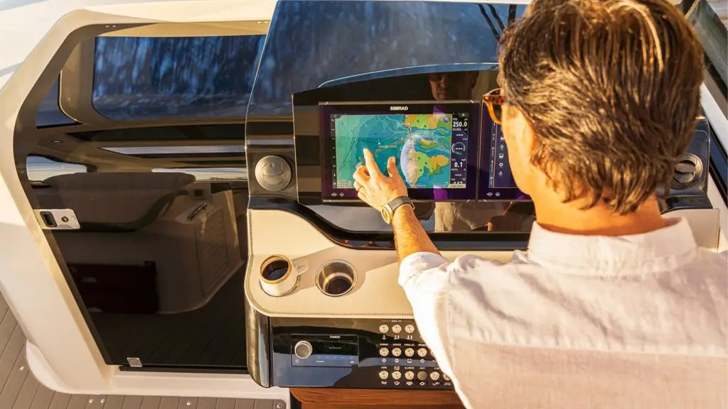 Sea Ray Sundancer 370 - Simrad