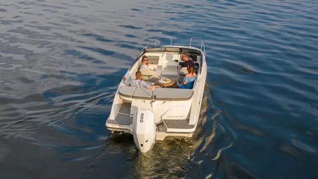 Sea Ray Sun Sport 230 Fueraborda - Fondeando vista popa