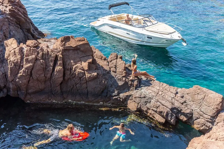 Sea Ray 250 Sun Sport - Fondeando en cala