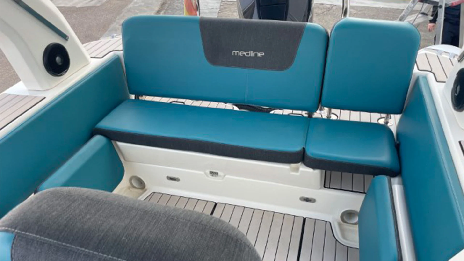 Semirrígida ocasión Zodiac Medline 7.5 2021 - Asientos popa