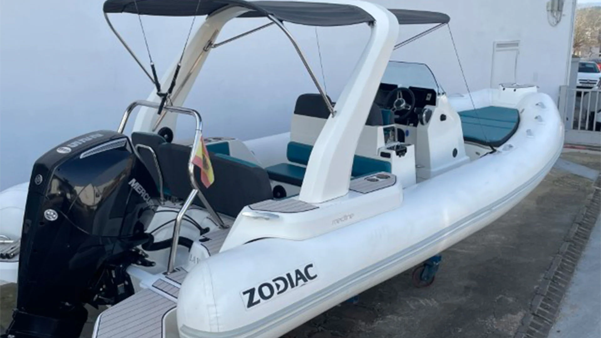 Semirrígida ocasión Zodiac Medline 7.5 2021 - Imagen principal