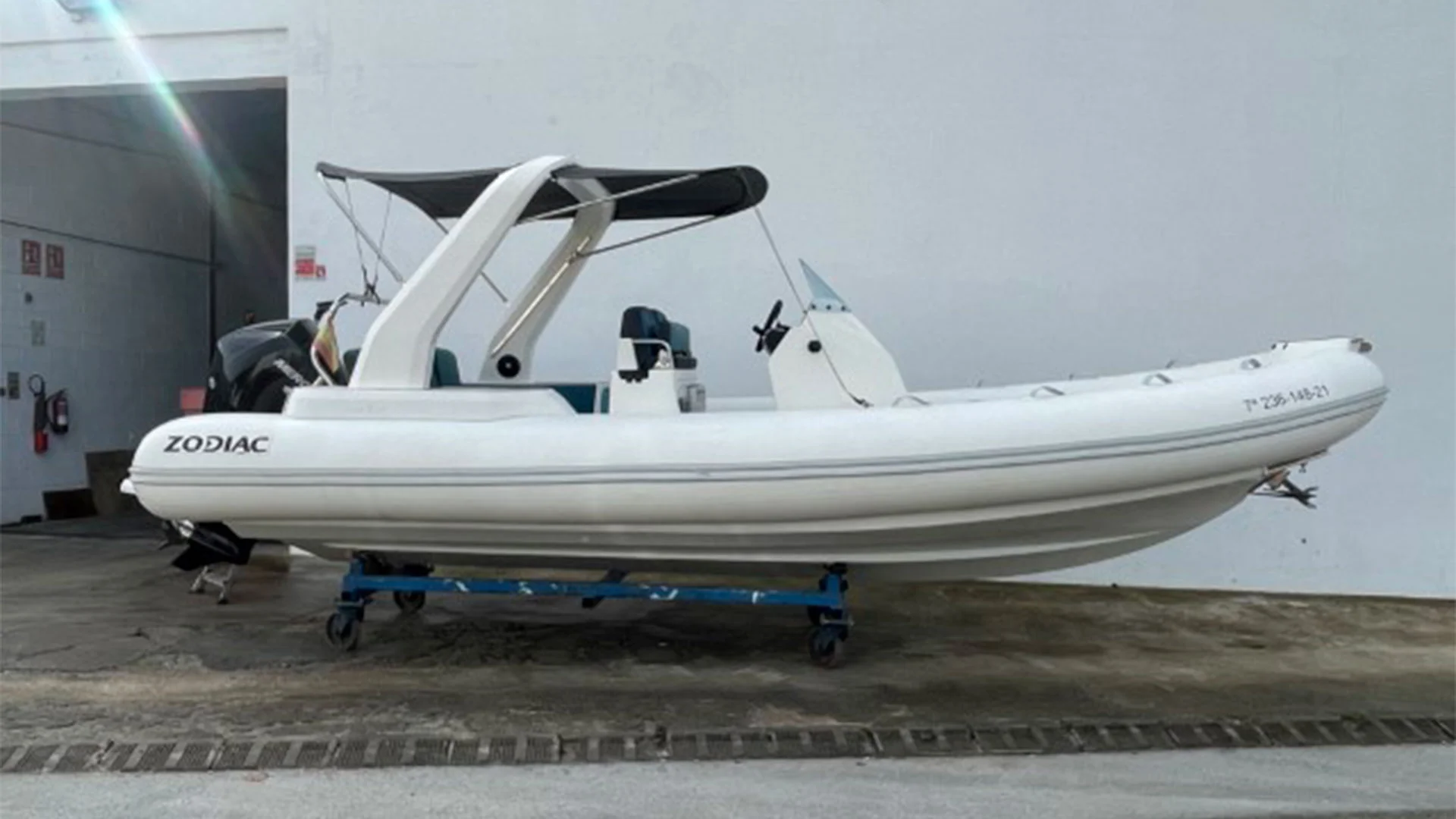 Semirrígida ocasión Zodiac Medline 7.5 2021 - Vista lateral