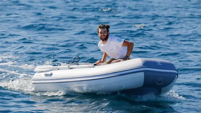 Zodiac Cadet 310 Aero - Navegando