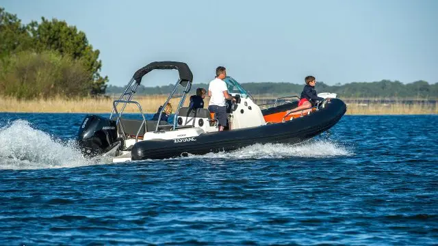 Zodiac Medline 6.8 - Navegando