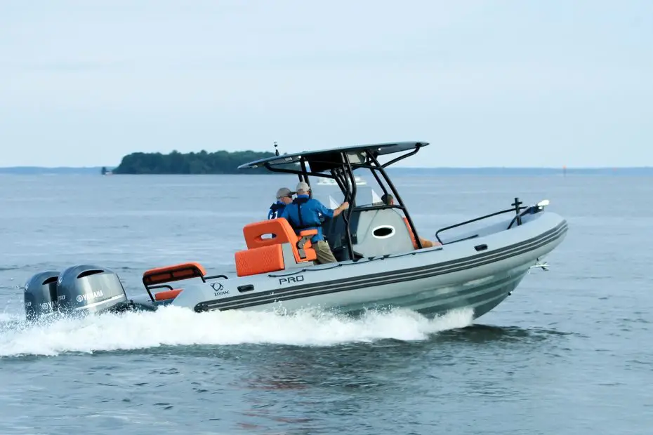 Zodiac Pro 850 - A estribor