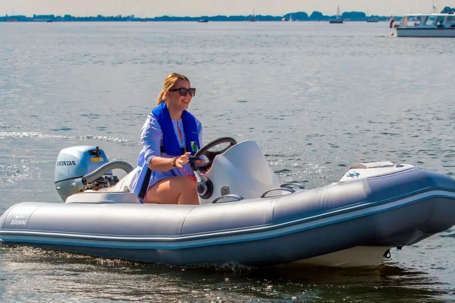 Zodiac Yachtline 360 - A ralentí