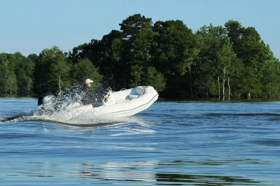 Zodiac Yachtline deluxe 400 - A toda velocidad