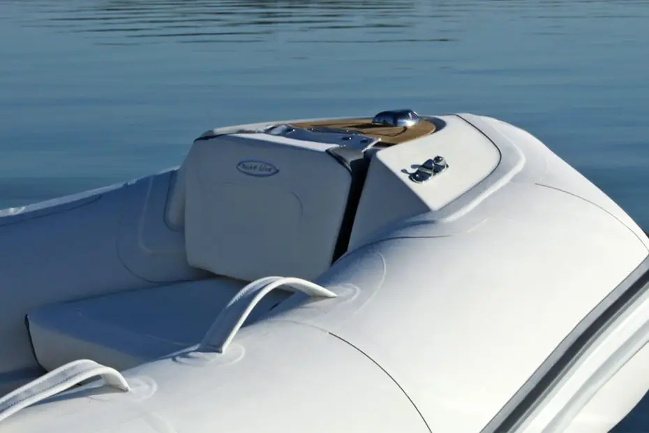 Zodiac Yachtline deluxe 400 - Vista proa