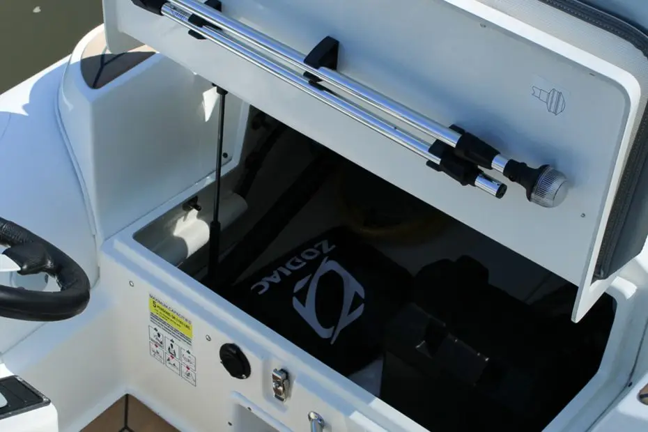 Zodiac Yachtline deluxe 400 - Cofre asiento