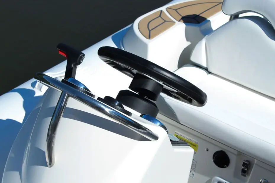 Zodiac Yachtline deluxe 400 - Consola