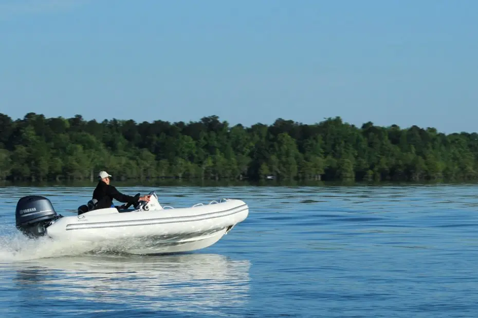 Zodiac Yachtline deluxe 400 - Navegando a babor
