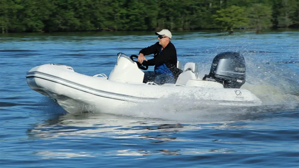 Zodiac Yachtline deluxe 400 - Primer plano