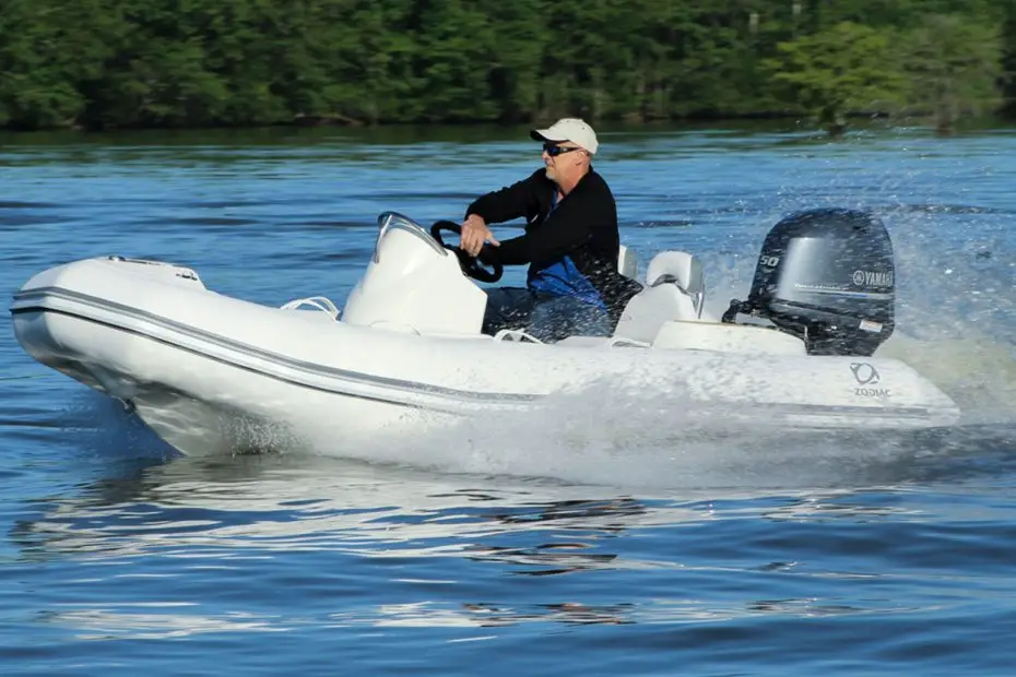 Zodiac Yachtline deluxe 400 - Primer plano