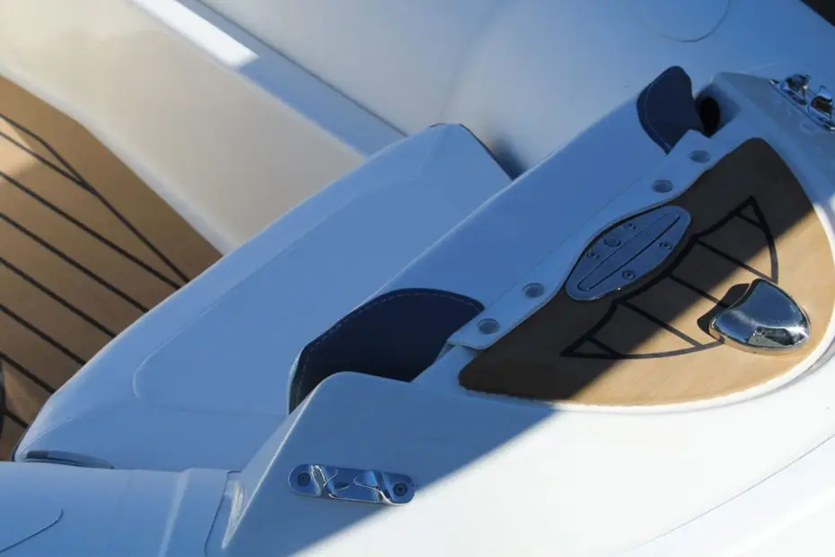 Zodiac Yachtline deluxe 400 - Proa